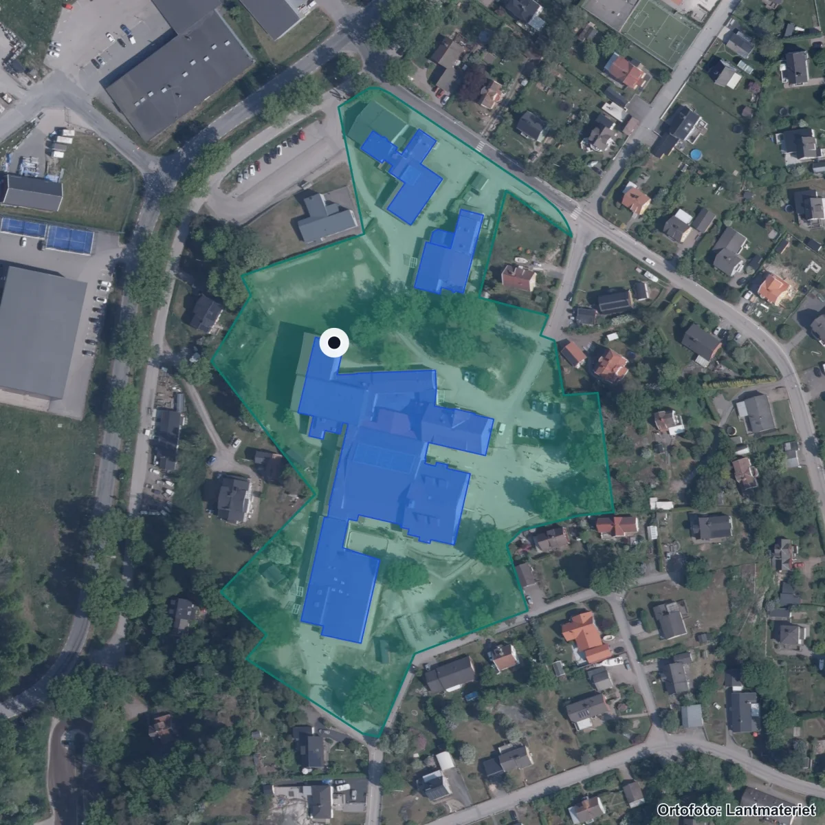 Flygbild över Nättraby kunskapscentrum, ortofoto från Lantmäteriet