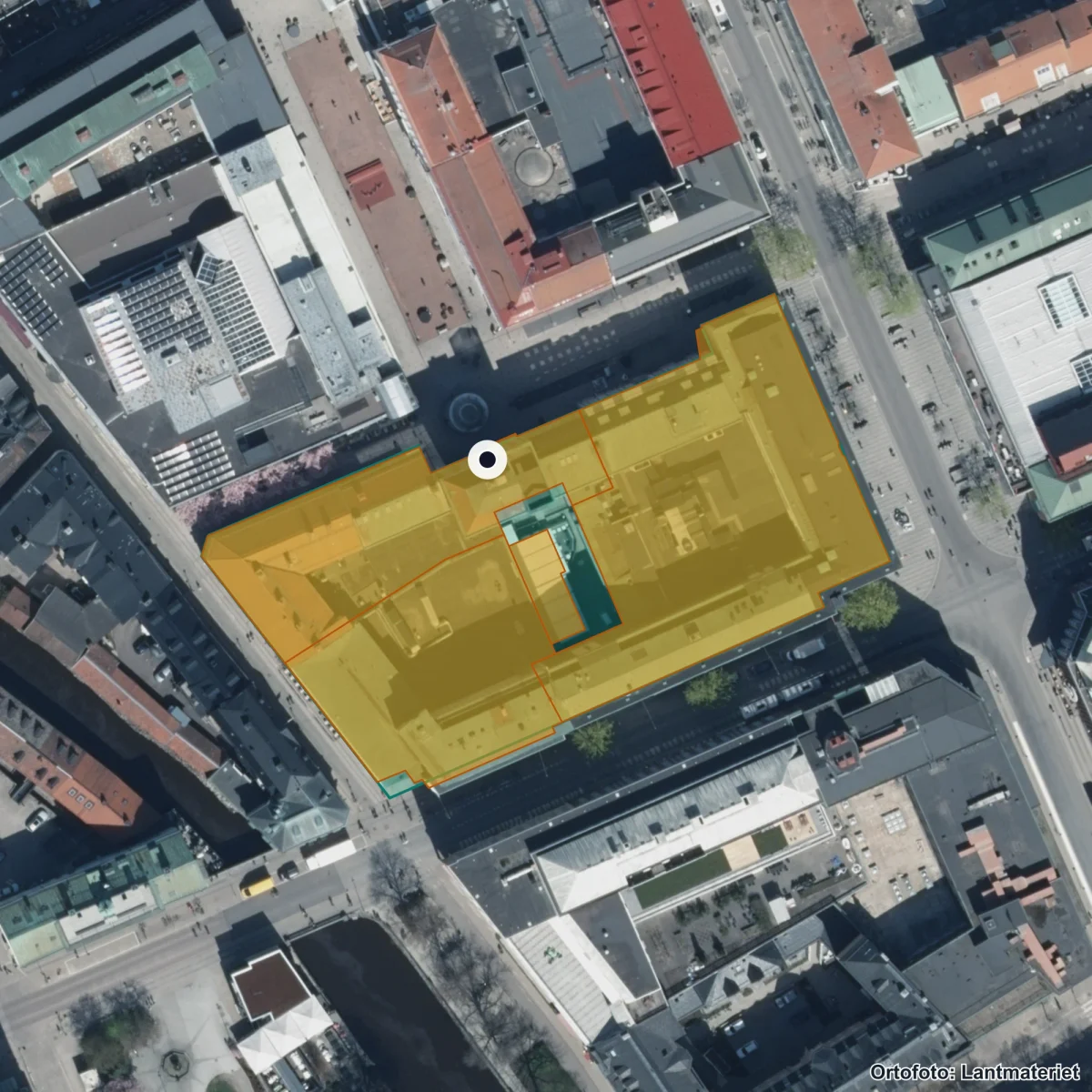 Flygbild över Vuxenutbildningscentrum, ortofoto från Lantmäteriet