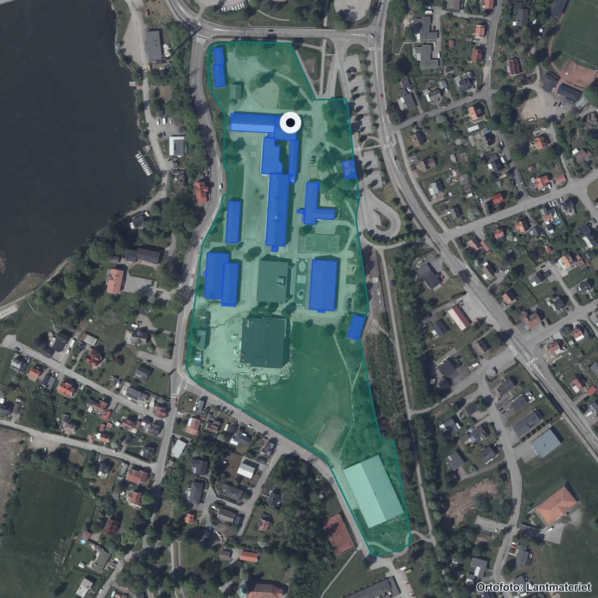 Flygbild över Fuxernaskolan, ortofoto från Lantmäteriet