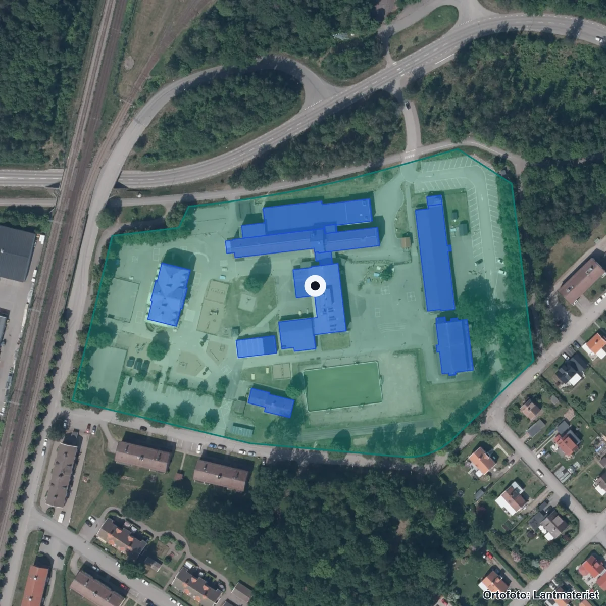 Flygbild över Skolgårda skola, ortofoto från Lantmäteriet