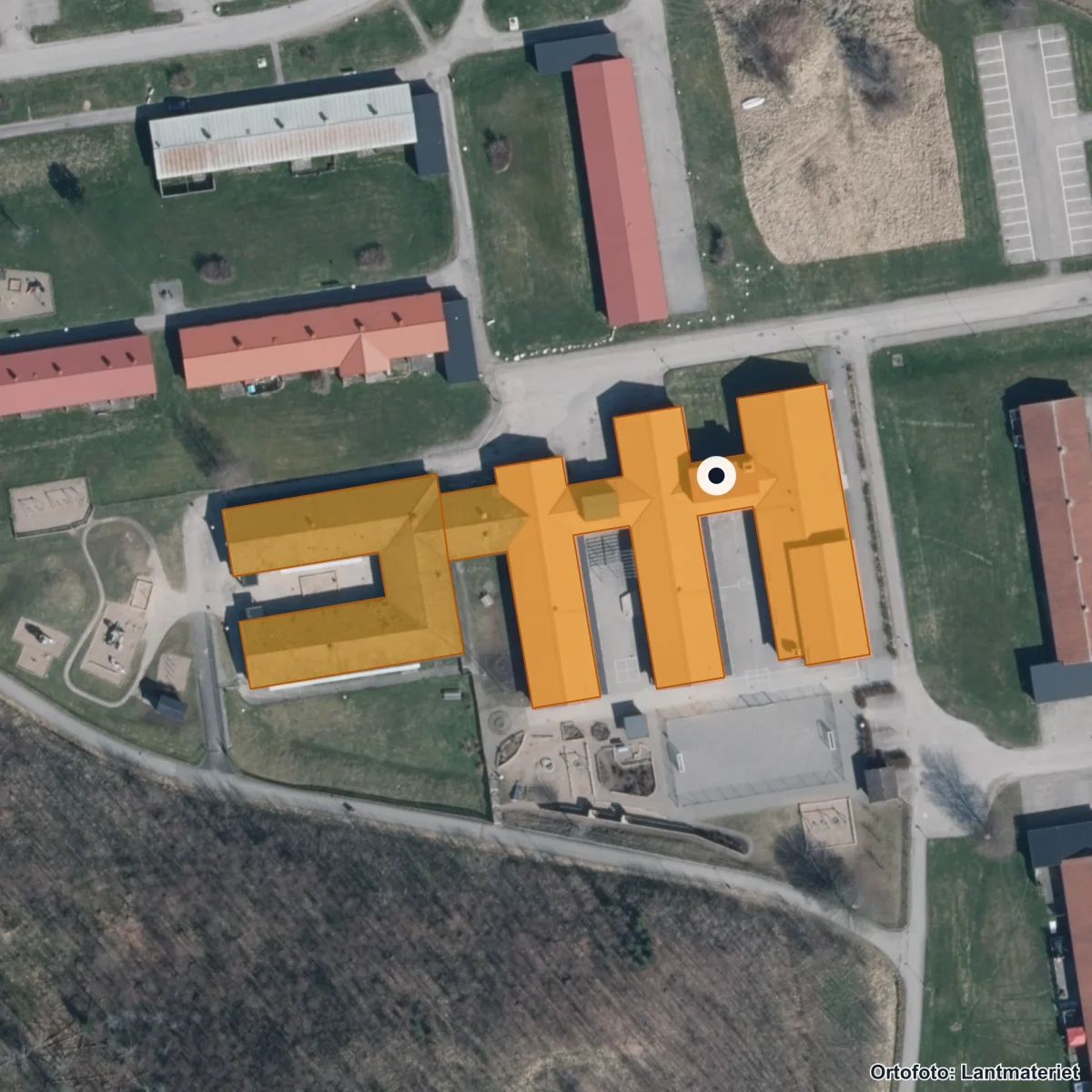 Aerial view of Höjdenskolan, orthophoto from Lantmäteriet