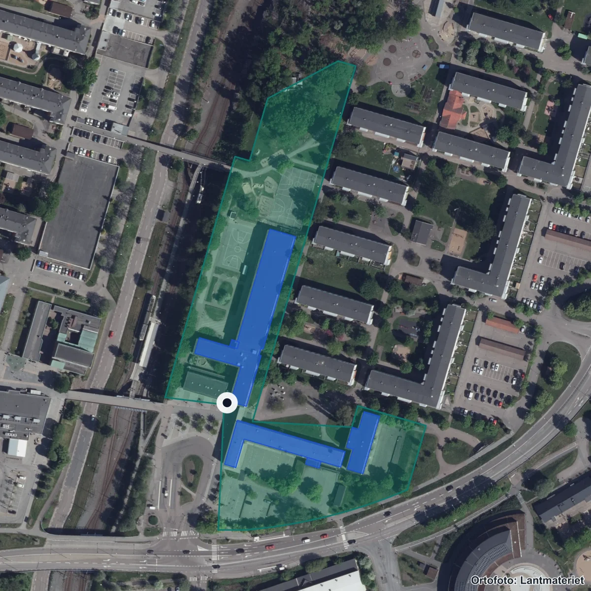 Flygbild över Eriksboskolan, ortofoto från Lantmäteriet