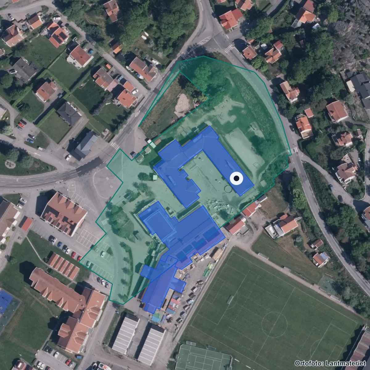 Flygbild över Hamburgsundskolan, ortofoto från Lantmäteriet