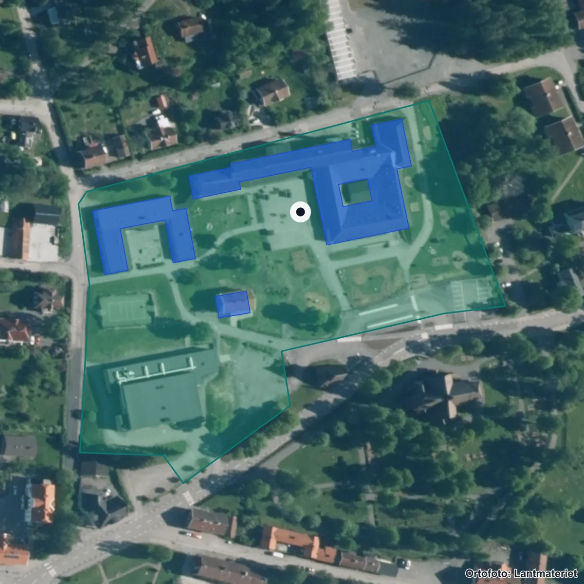 Flygbild över Kyrkbacksskolan, ortofoto från Lantmäteriet