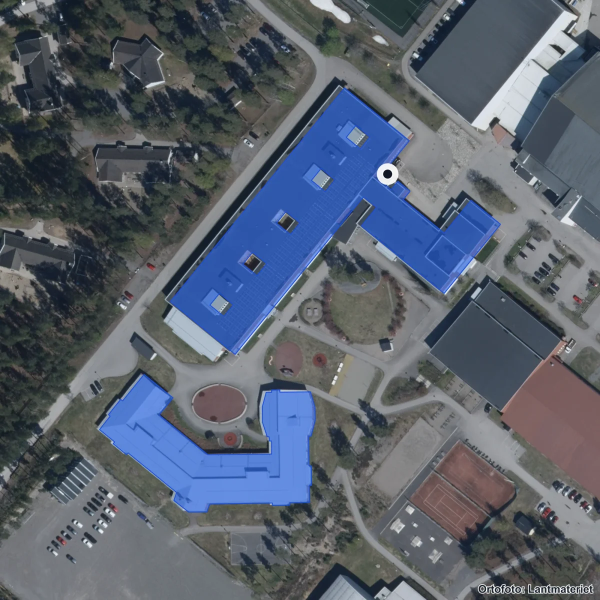 Flygbild över Arenaskolan, ortofoto från Lantmäteriet