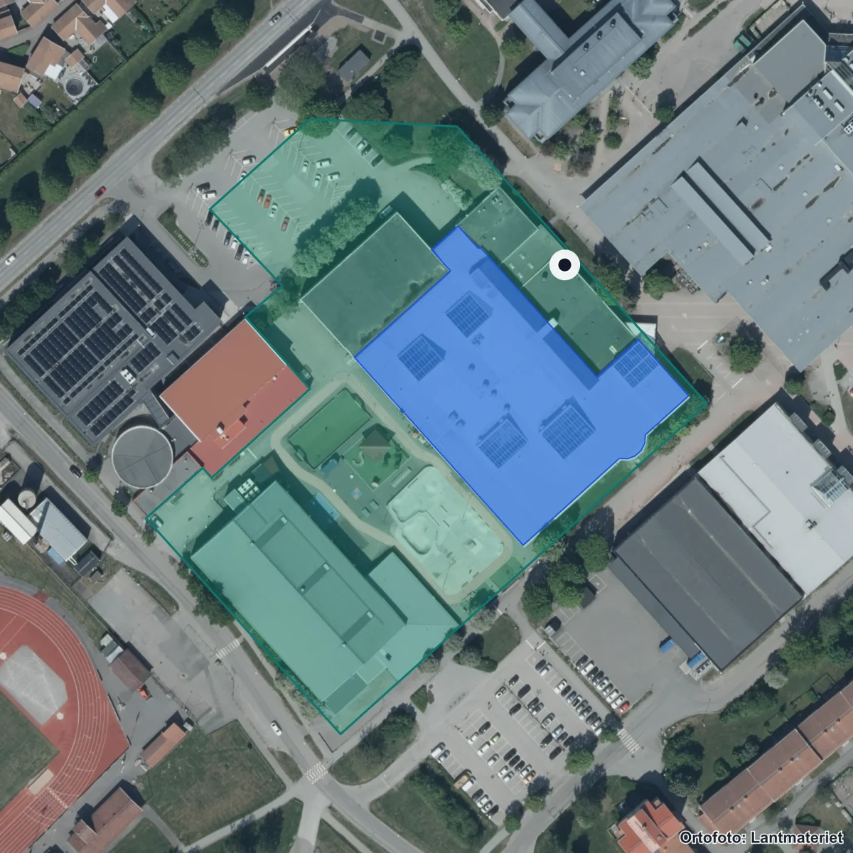 Flygbild över Fridegårdsgymnasiet, ortofoto från Lantmäteriet