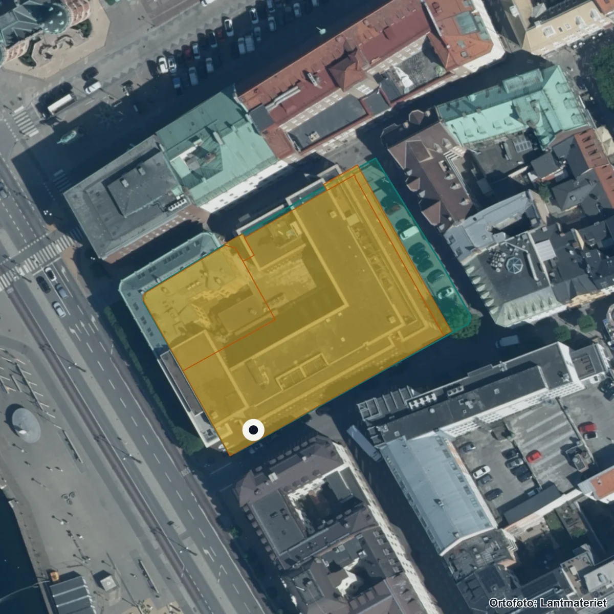 Flygbild över Rid- & Djursjukvårdsgymnasiet, ortofoto från Lantmäteriet