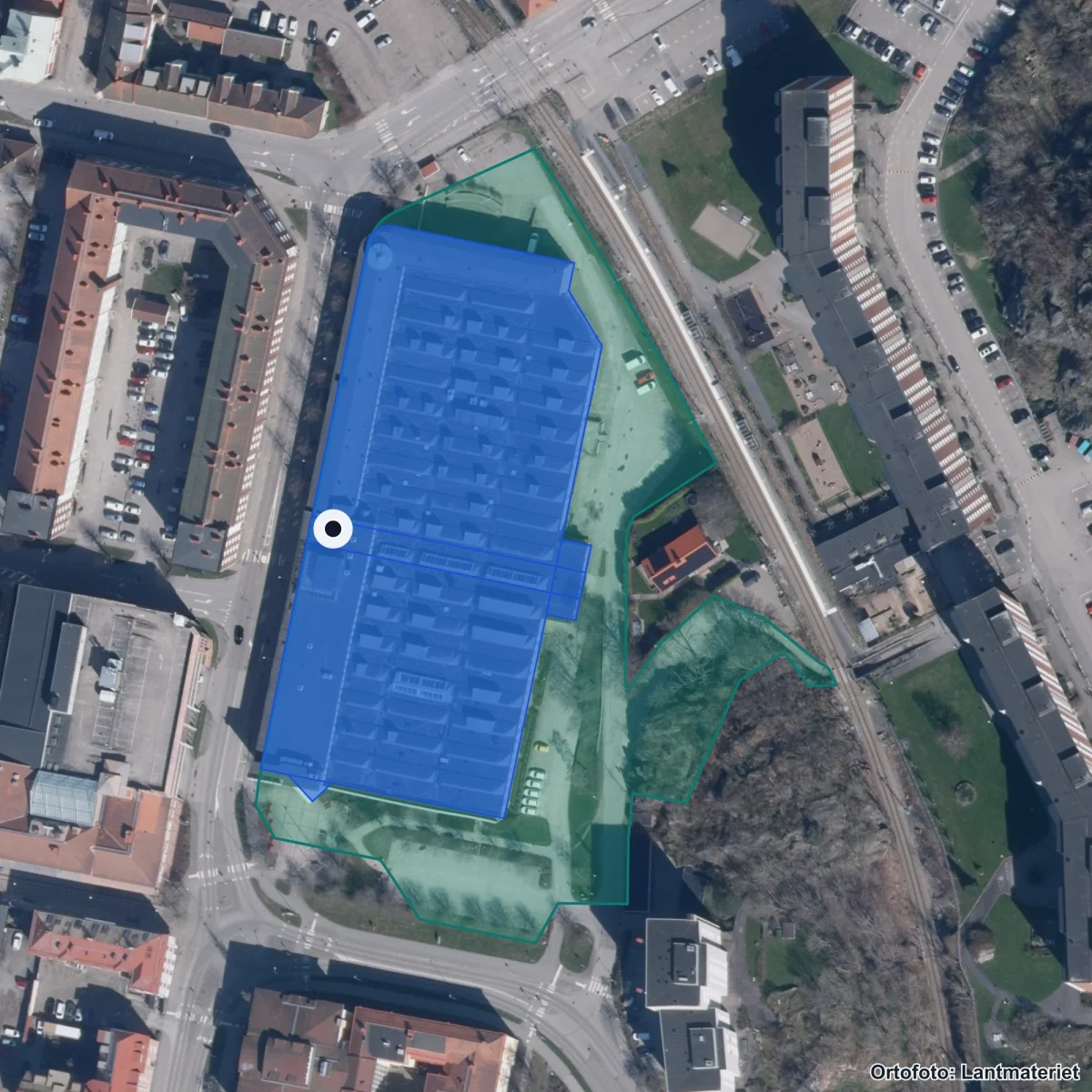 Flygbild över Uddevalla Gymnasieskola, ortofoto från Lantmäteriet
