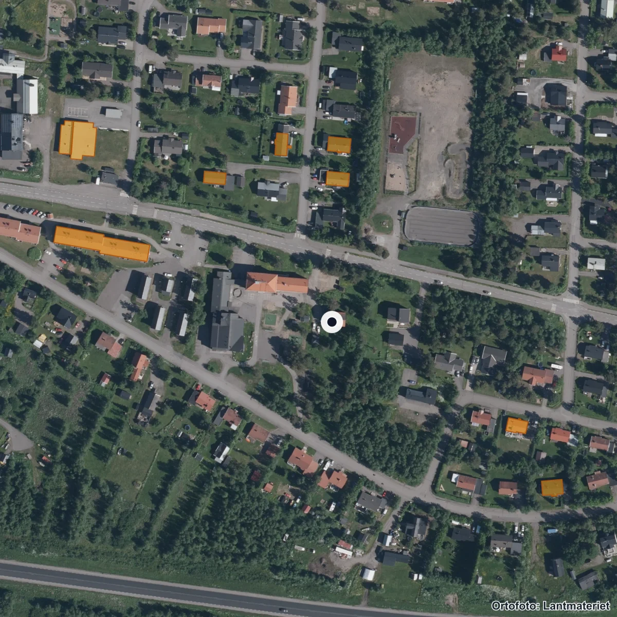Flygbild över Tuolluvaaraskolan, ortofoto från Lantmäteriet