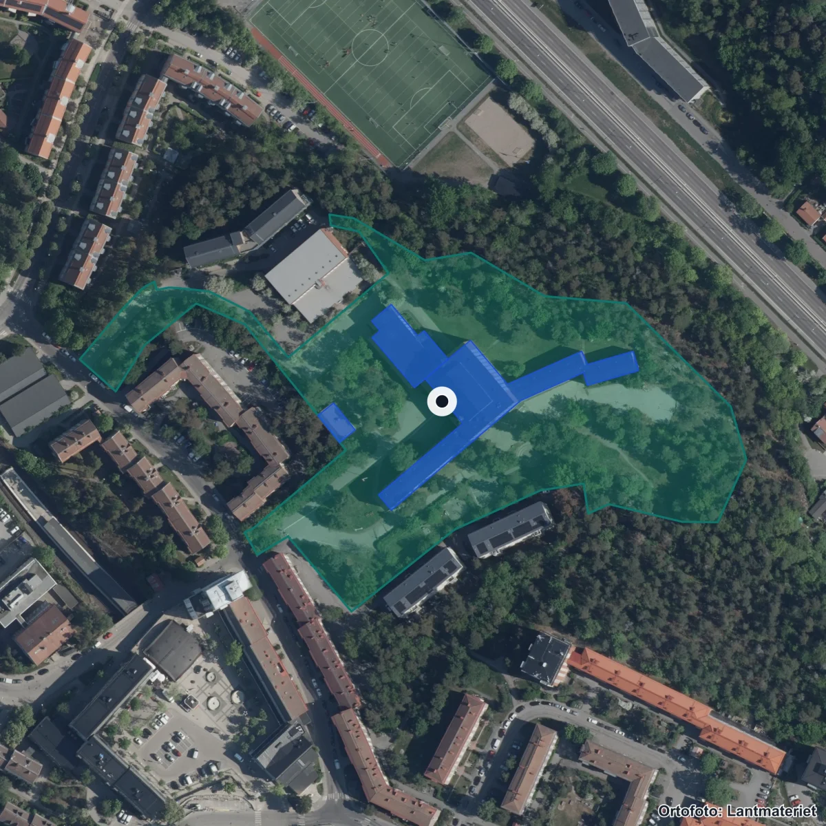 Flygbild över Blackebergs gymnasium, ortofoto från Lantmäteriet