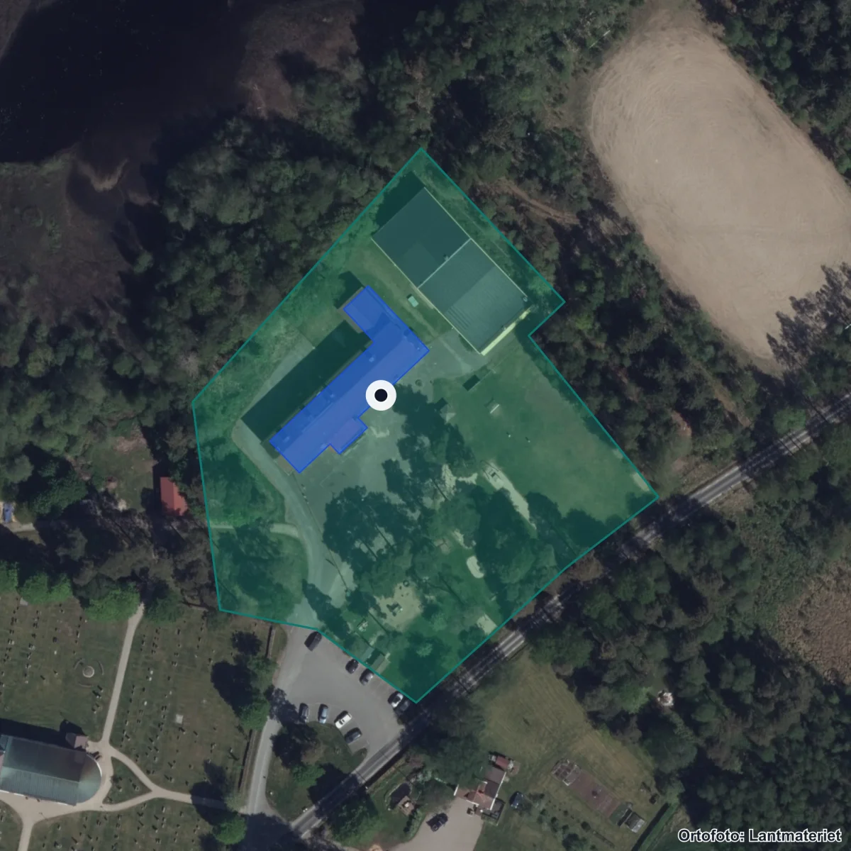 Flygbild över Holsljunga friskola AB, ortofoto från Lantmäteriet