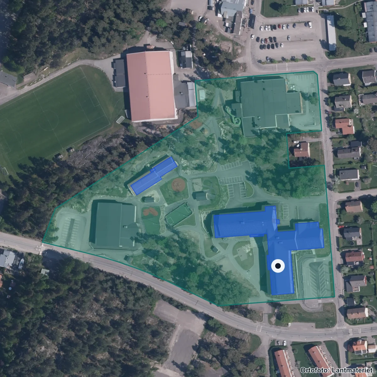 Flygbild över Rösparksskolan, ortofoto från Lantmäteriet