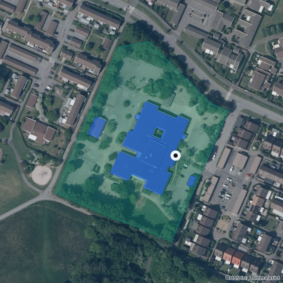 Flygbild över Oxievångskolan, ortofoto från Lantmäteriet