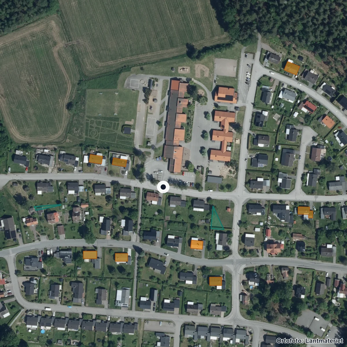 Flygbild över Bäck, ortofoto från Lantmäteriet