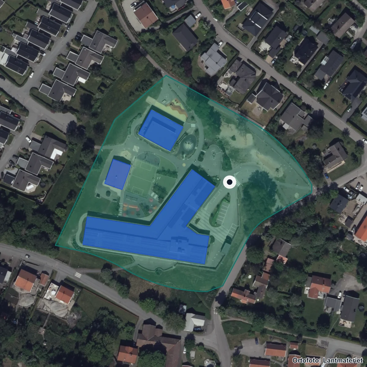 Flygbild över Hultskolan, ortofoto från Lantmäteriet