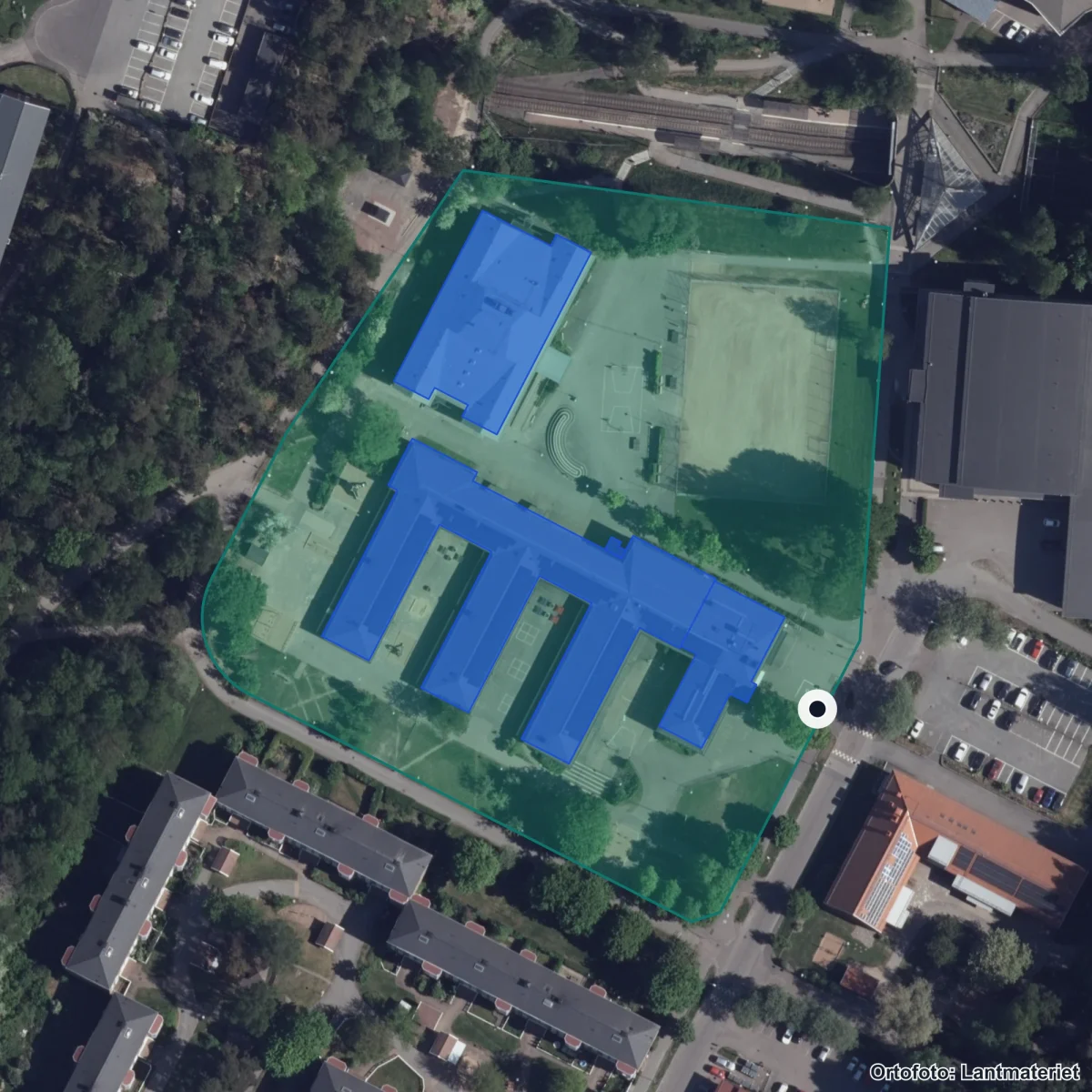Flygbild över Sandeklevsskolan, ortofoto från Lantmäteriet