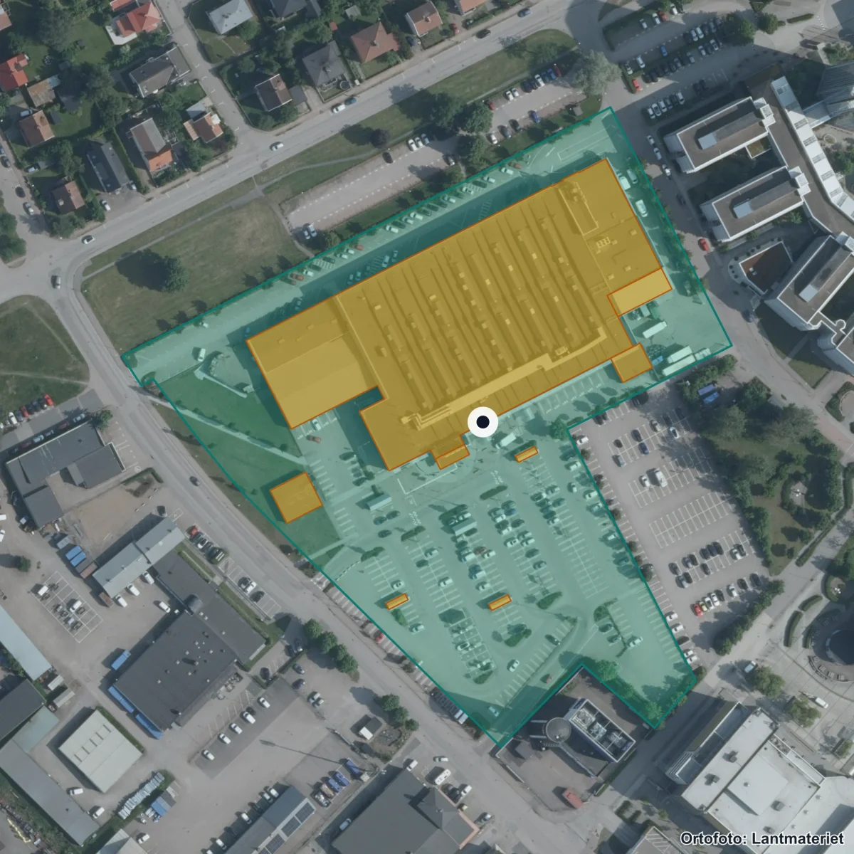 Flygbild över Aspero Idrottsgymnasium Halmstad, ortofoto från Lantmäteriet