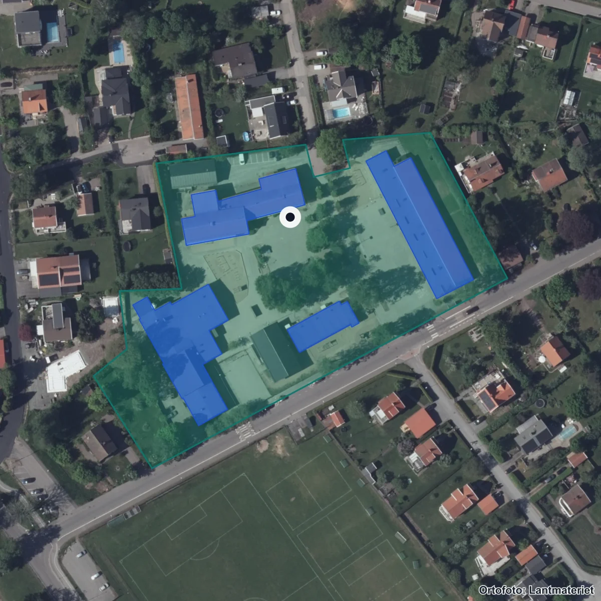 Flygbild över Aspenässkolan, ortofoto från Lantmäteriet