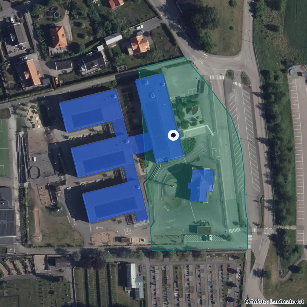 Aerial view of Fjärås Bräckaskolan, orthophoto from Lantmäteriet