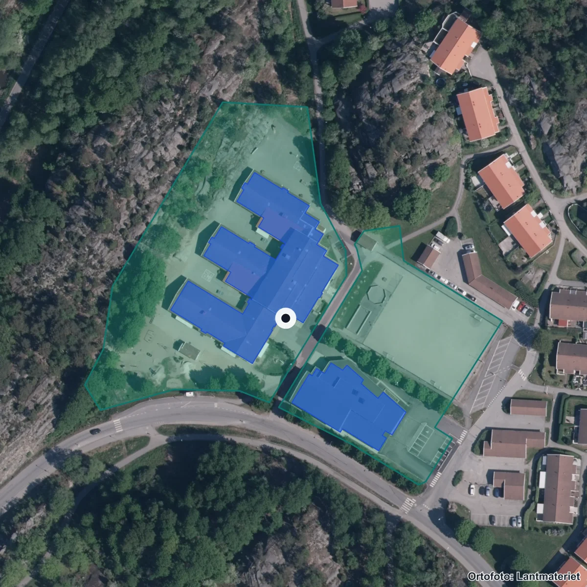 Flygbild över Bojarskolan, ortofoto från Lantmäteriet