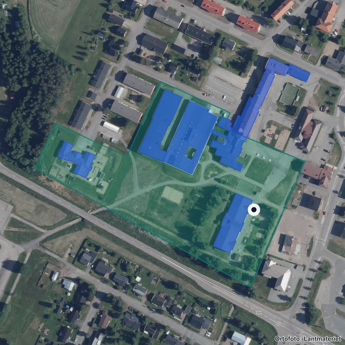 Flygbild över Smedskolan Pajala, ortofoto från Lantmäteriet