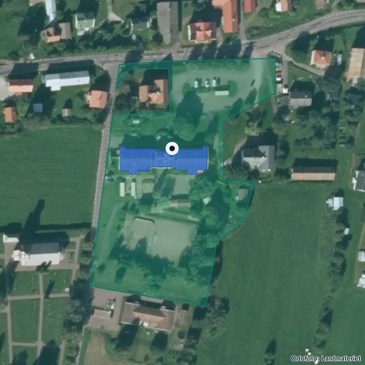 Flygbild över Skattungefriskola, ortofoto från Lantmäteriet