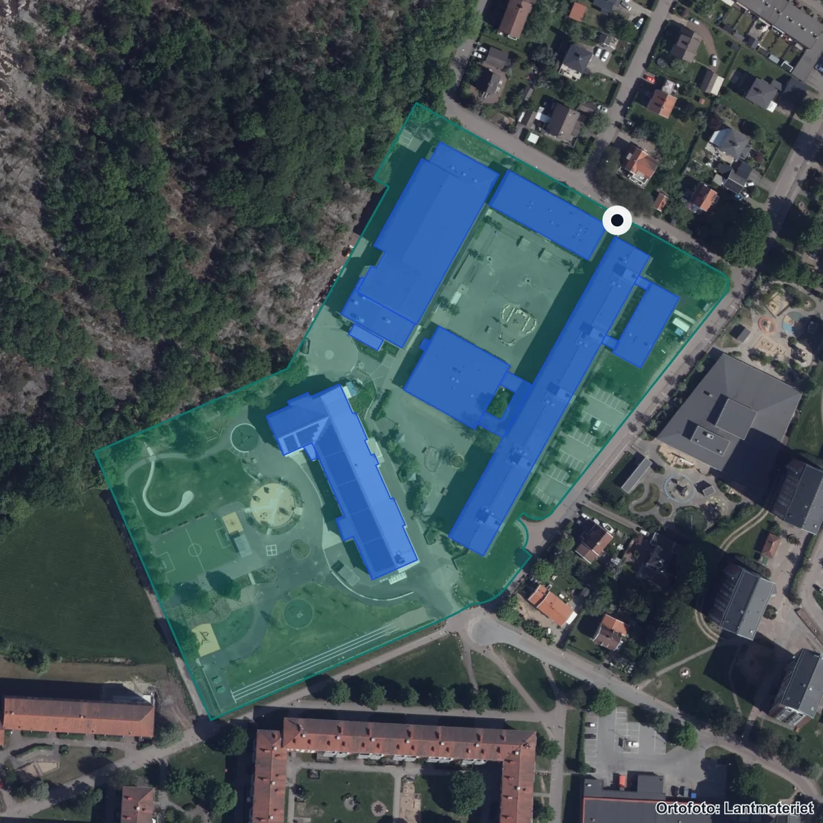 Flygbild över Brunnsboskolan, ortofoto från Lantmäteriet