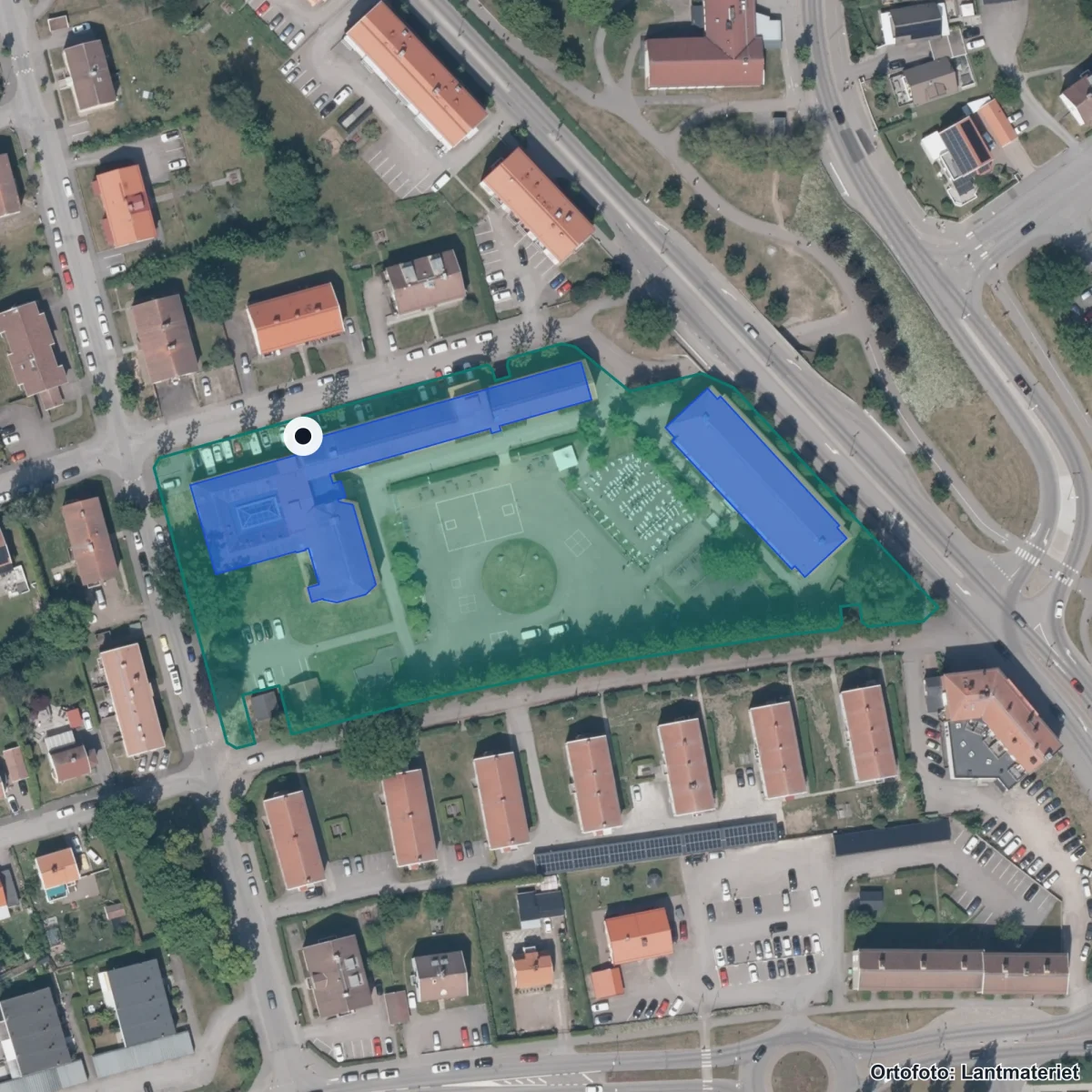 Flygbild över Zederslundskolan, ortofoto från Lantmäteriet