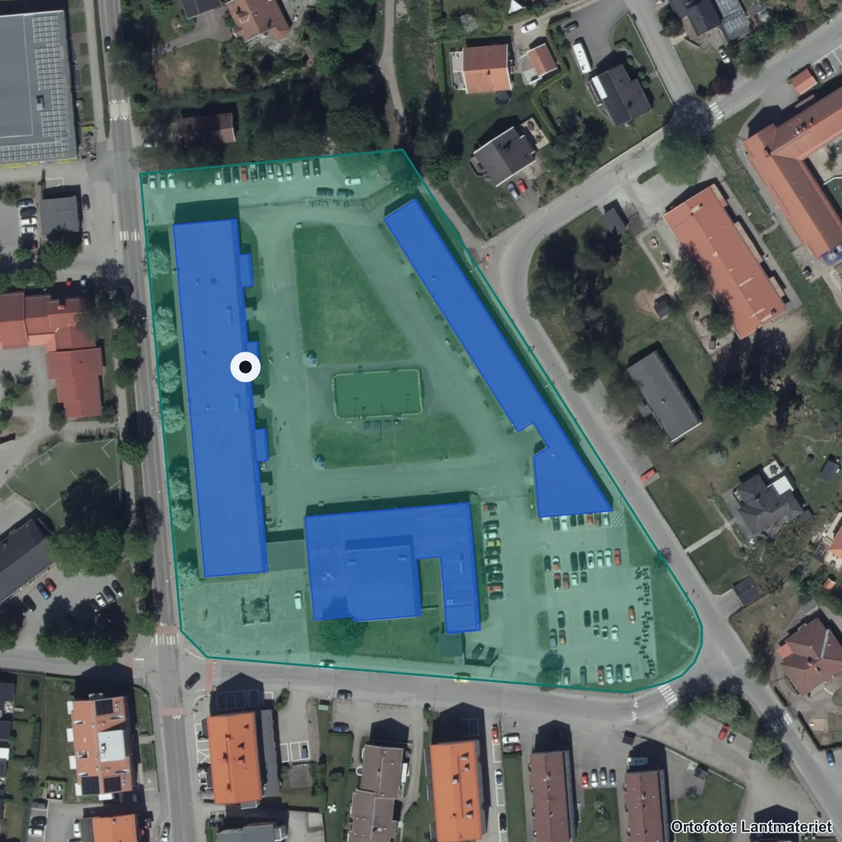 Flygbild över Sandgärdskolan, ortofoto från Lantmäteriet