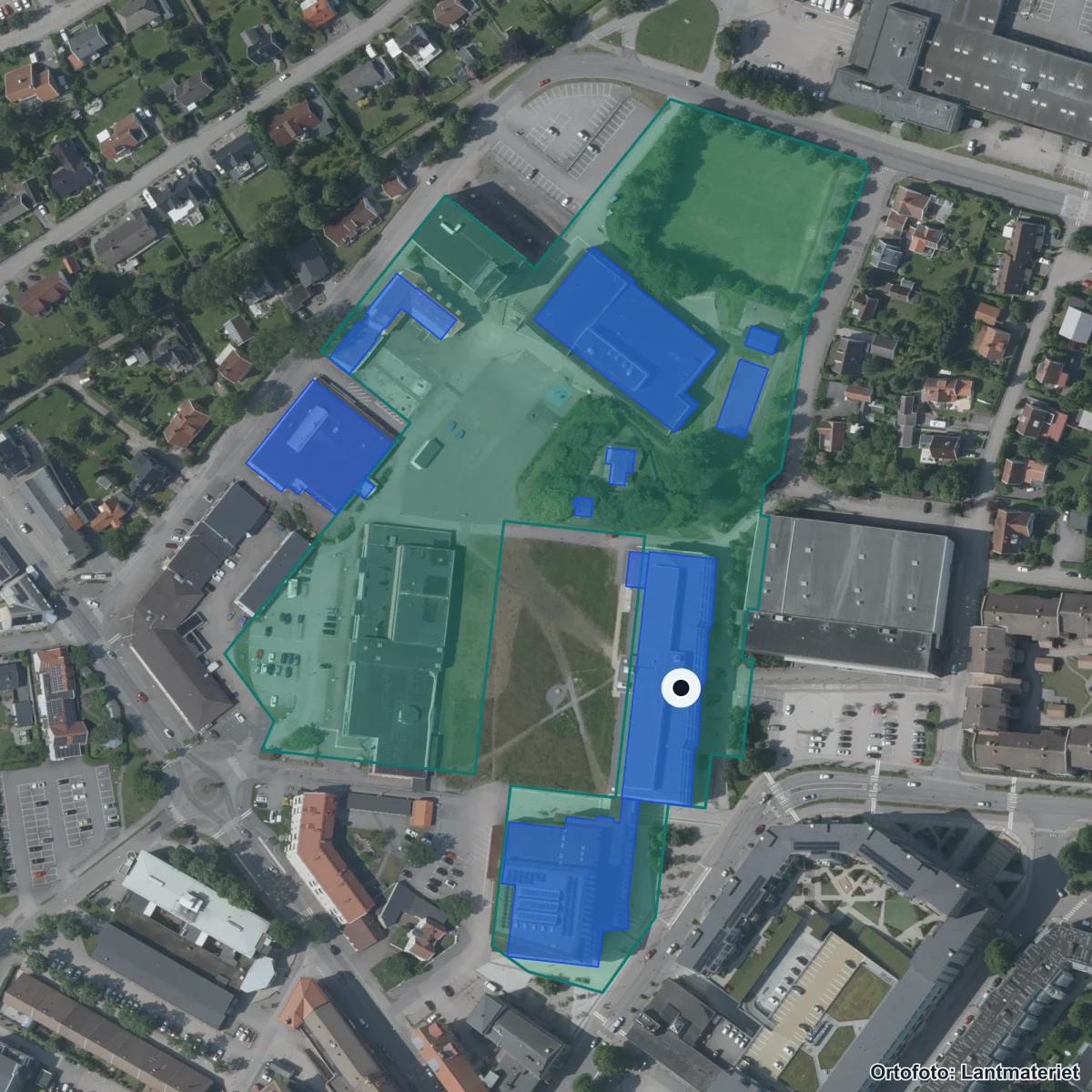 Flygbild över Falkenbergs Gymnasieskola, ortofoto från Lantmäteriet