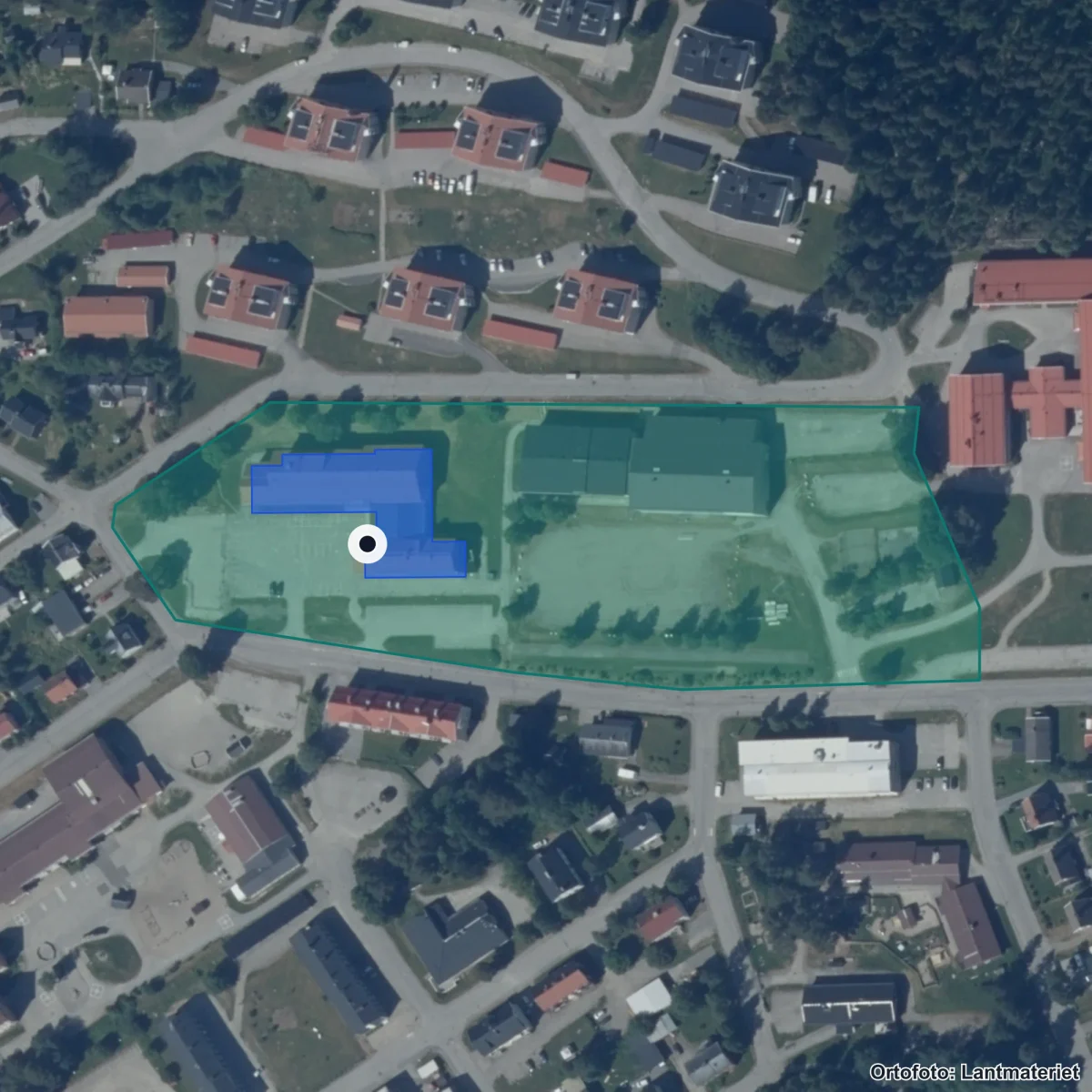 Flygbild över Malgomajskolan, ortofoto från Lantmäteriet