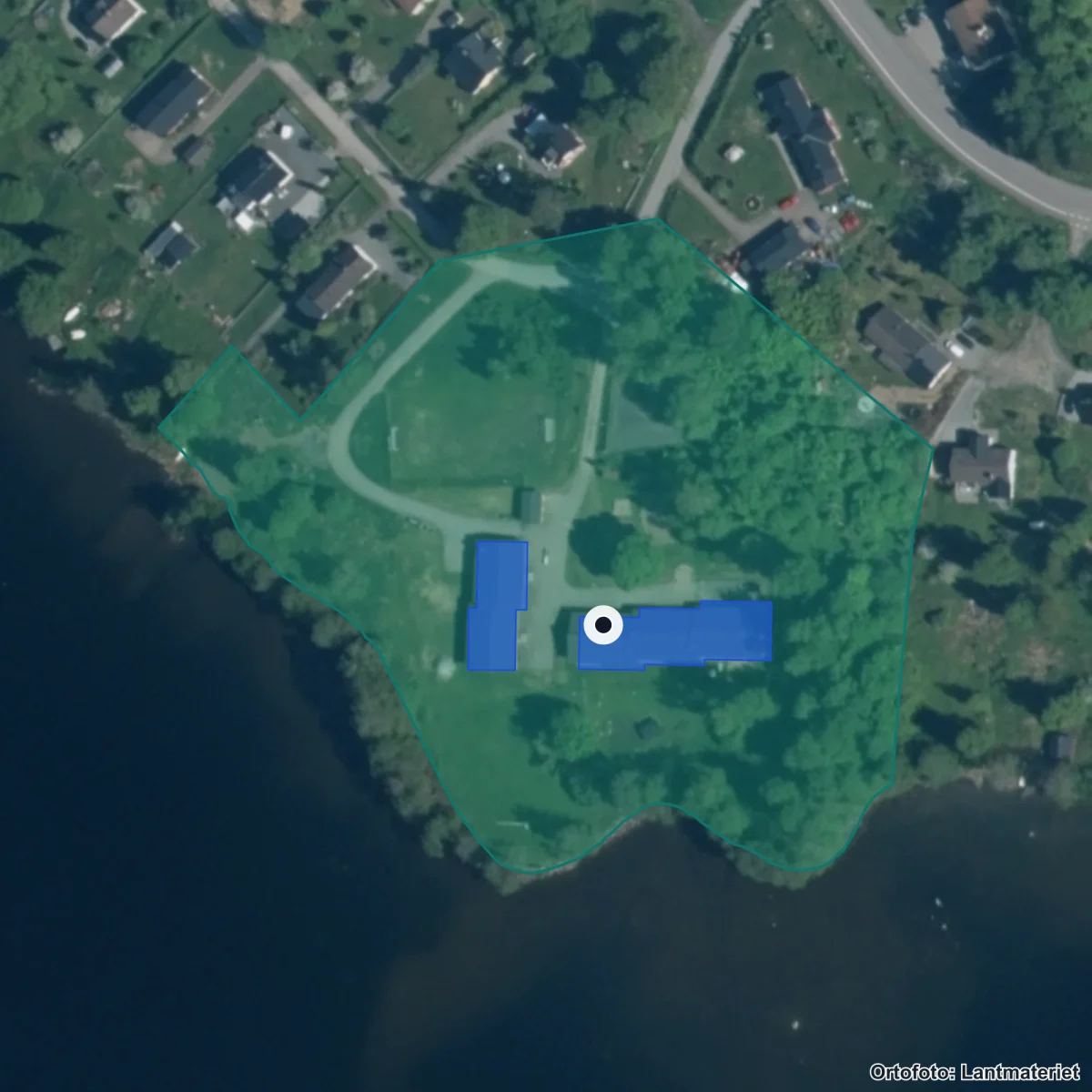 Flygbild över Persbergs friskola, ortofoto från Lantmäteriet