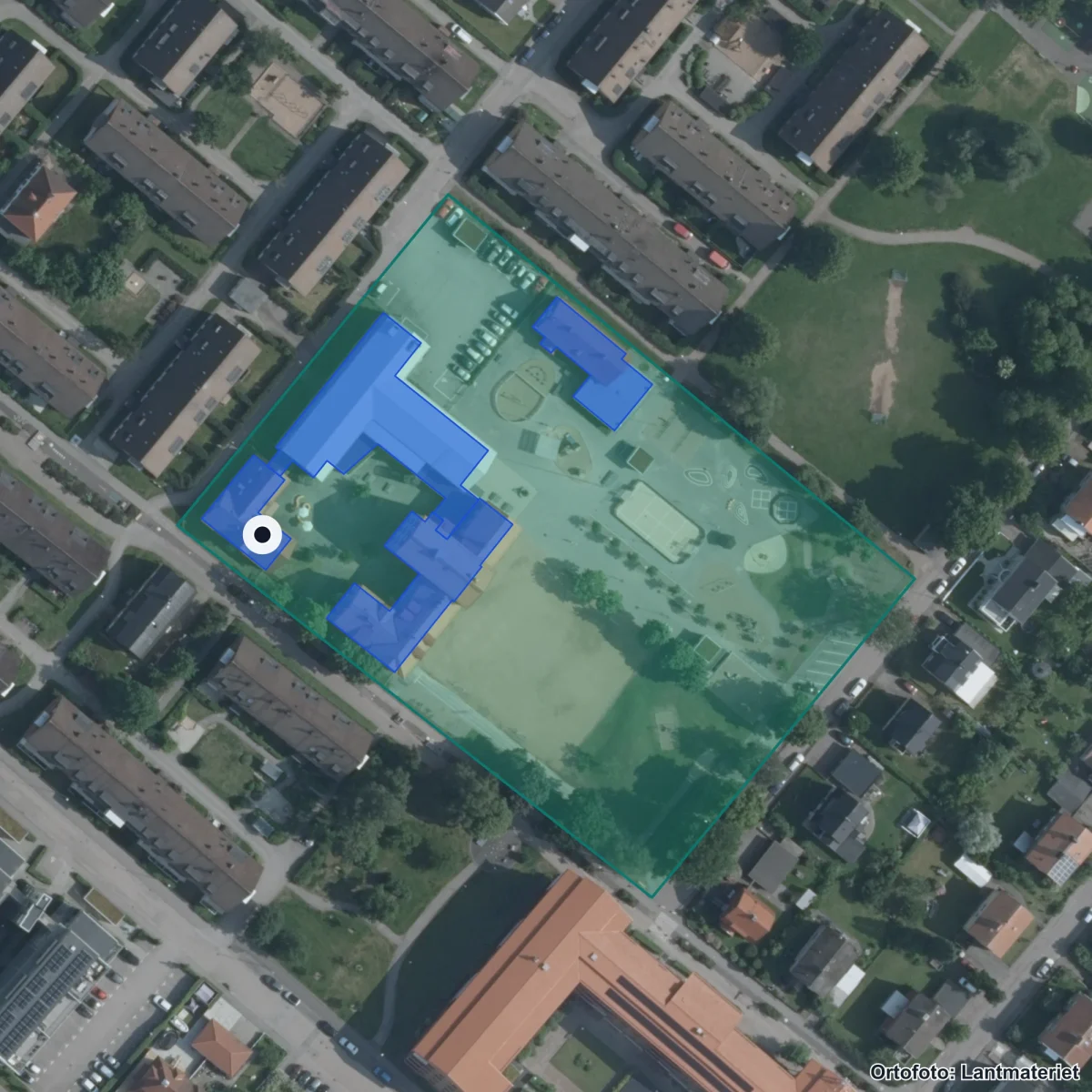 Aerial view of Nyhemsskolan, orthophoto from Lantmäteriet