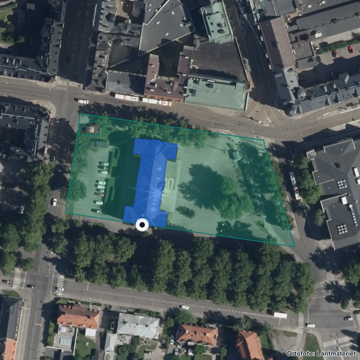 Flygbild över Kungsgårdsgymnasiet, ortofoto från Lantmäteriet