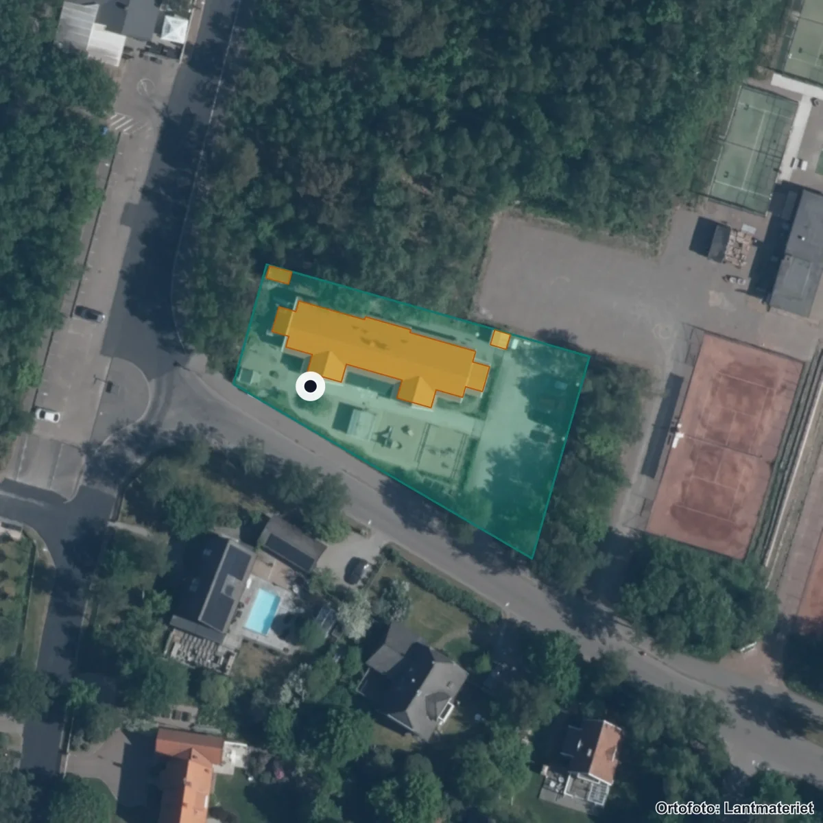 Flygbild över Ängelholms Montessoriförening, ortofoto från Lantmäteriet