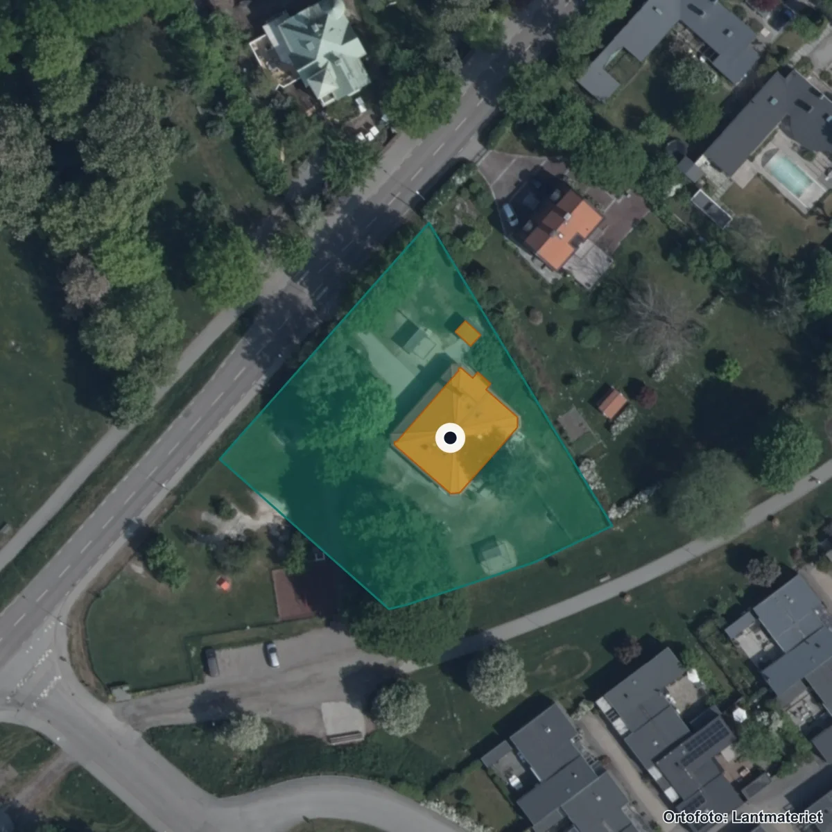 Aerial view of Stocksunds Montessoriförskola Solvändan AB, orthophoto from Lantmäteriet