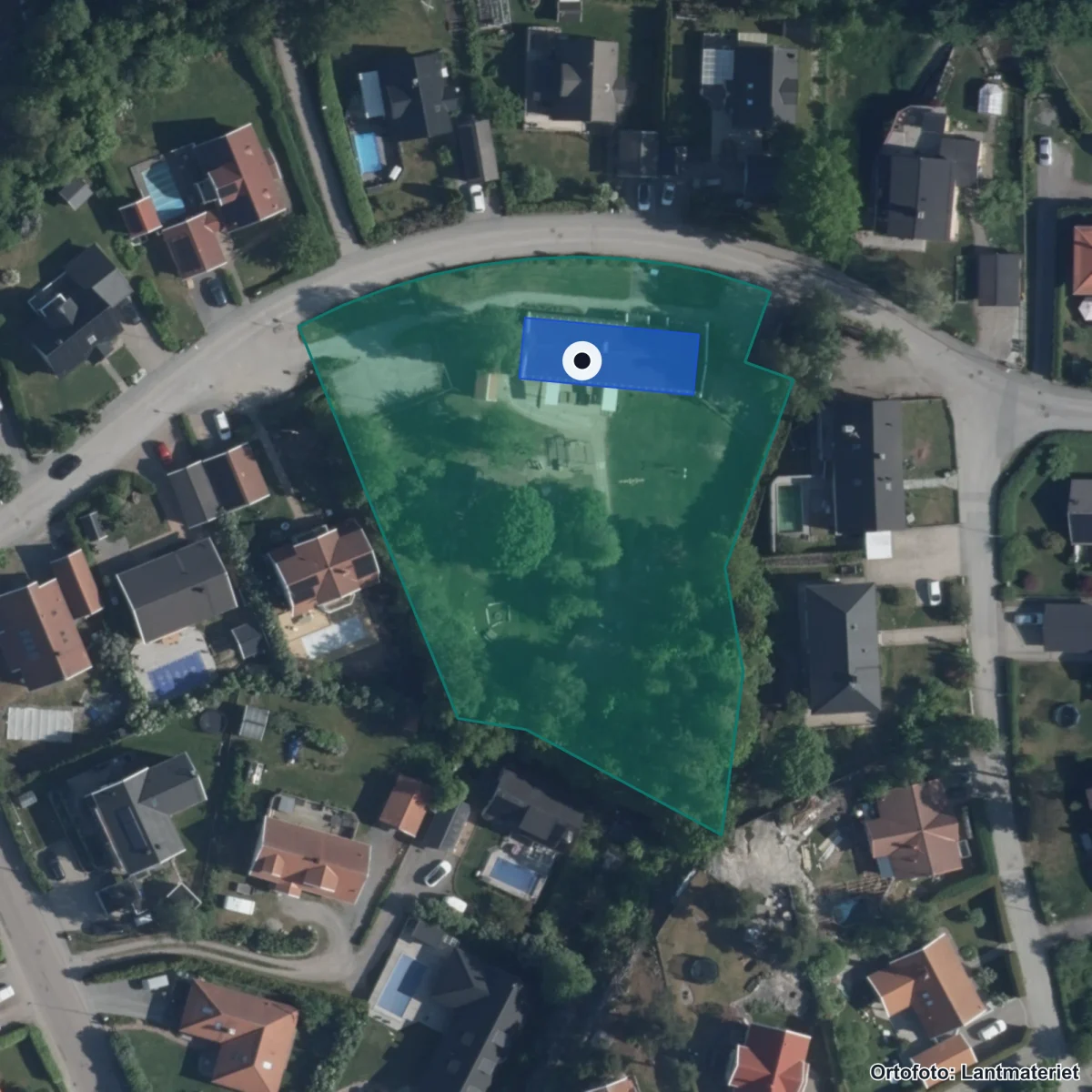 Flygbild över Montessoriförskolan Myggan, ortofoto från Lantmäteriet