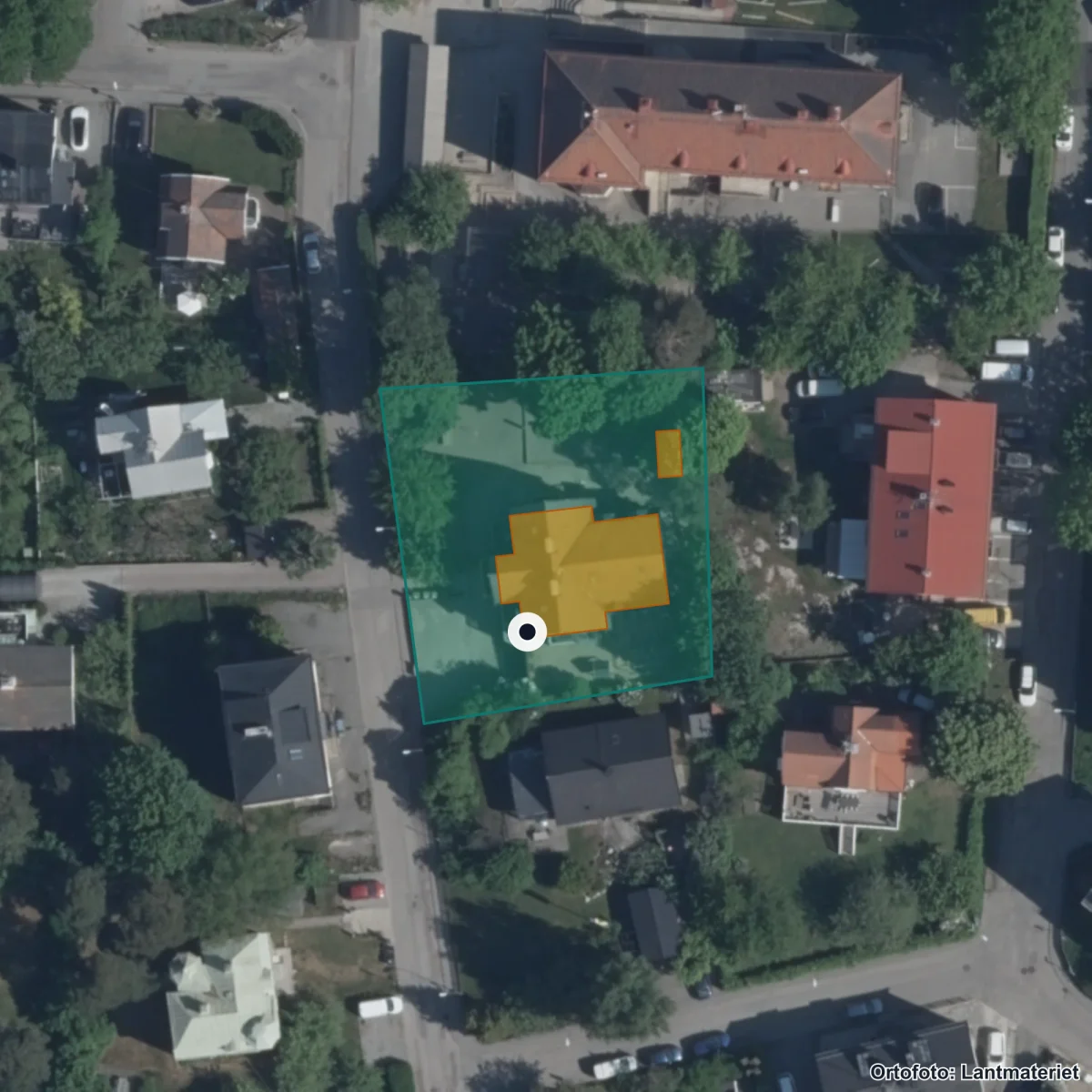Flygbild över Förskolan Mariehälls Montessoriförskola, ortofoto från Lantmäteriet