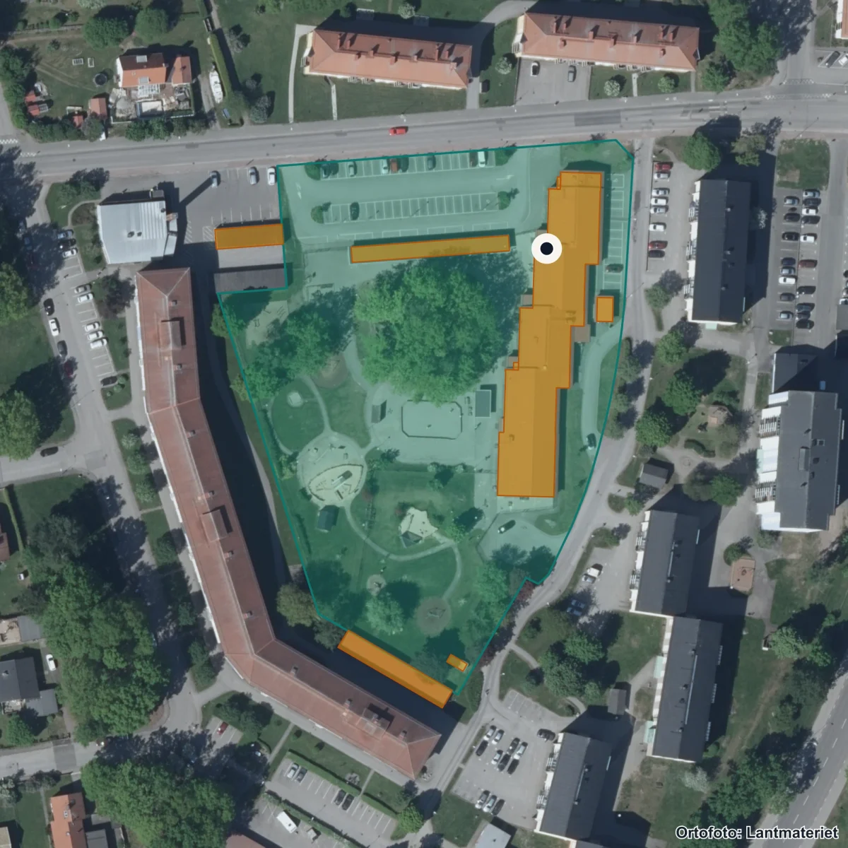 Flygbild över Hertig Karls Förskola, ortofoto från Lantmäteriet