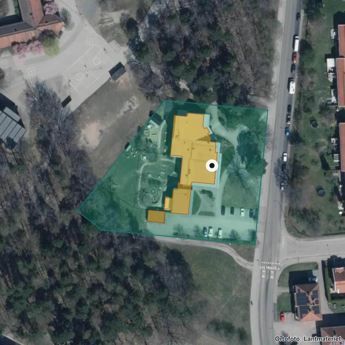 Flygbild över Förskolan Pärlan, ortofoto från Lantmäteriet