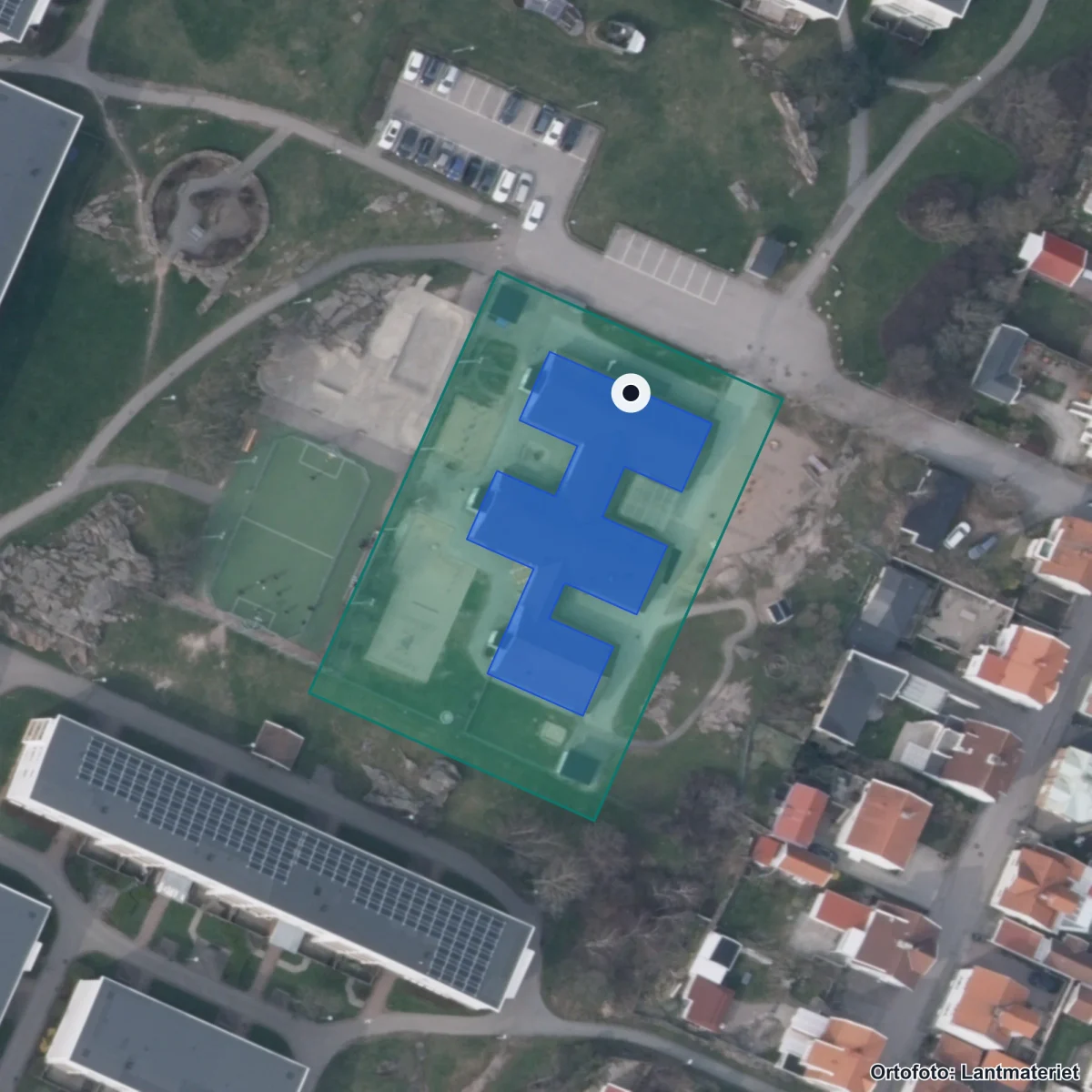 Flygbild över Badhusbergets Förskola, ortofoto från Lantmäteriet