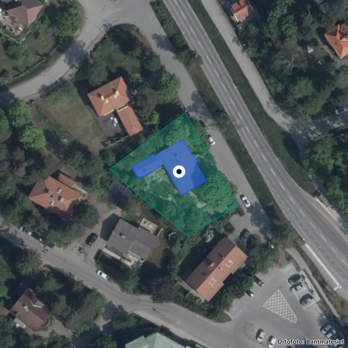 Flygbild över Wasaplatsens Montessoriförskola, ortofoto från Lantmäteriet