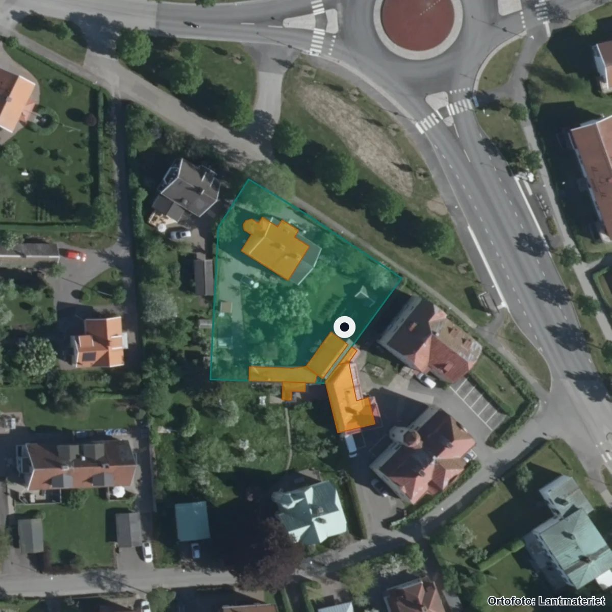 Flygbild över Lärocentrum I Skara Ekonomisk Förening, ortofoto från Lantmäteriet