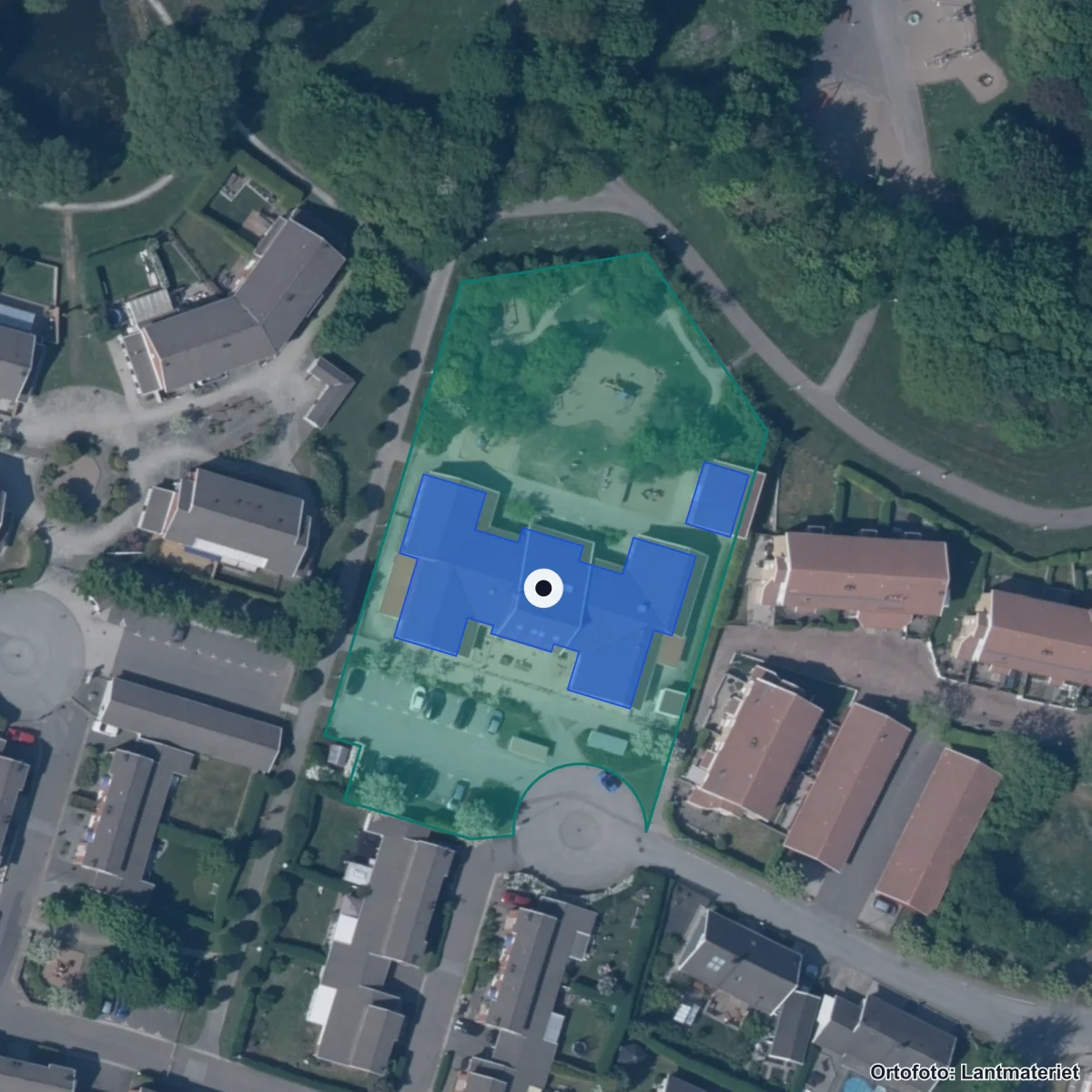 Flygbild över Erlandsdals Förskola, ortofoto från Lantmäteriet