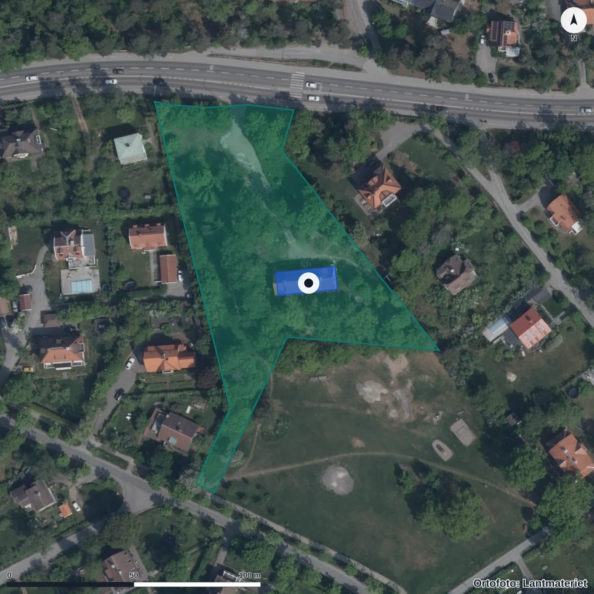Flygbild över Storängens Montessoriförskola, ortofoto från Lantmäteriet