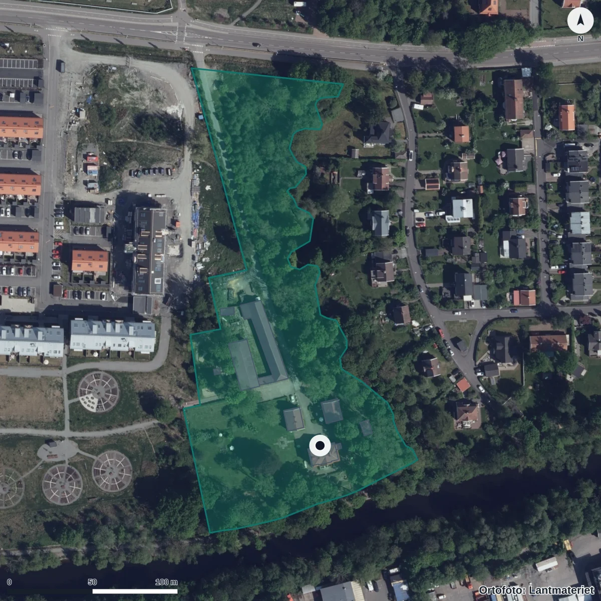 Flygbild över Föräldrakooperativet Illbattingen, ortofoto från Lantmäteriet