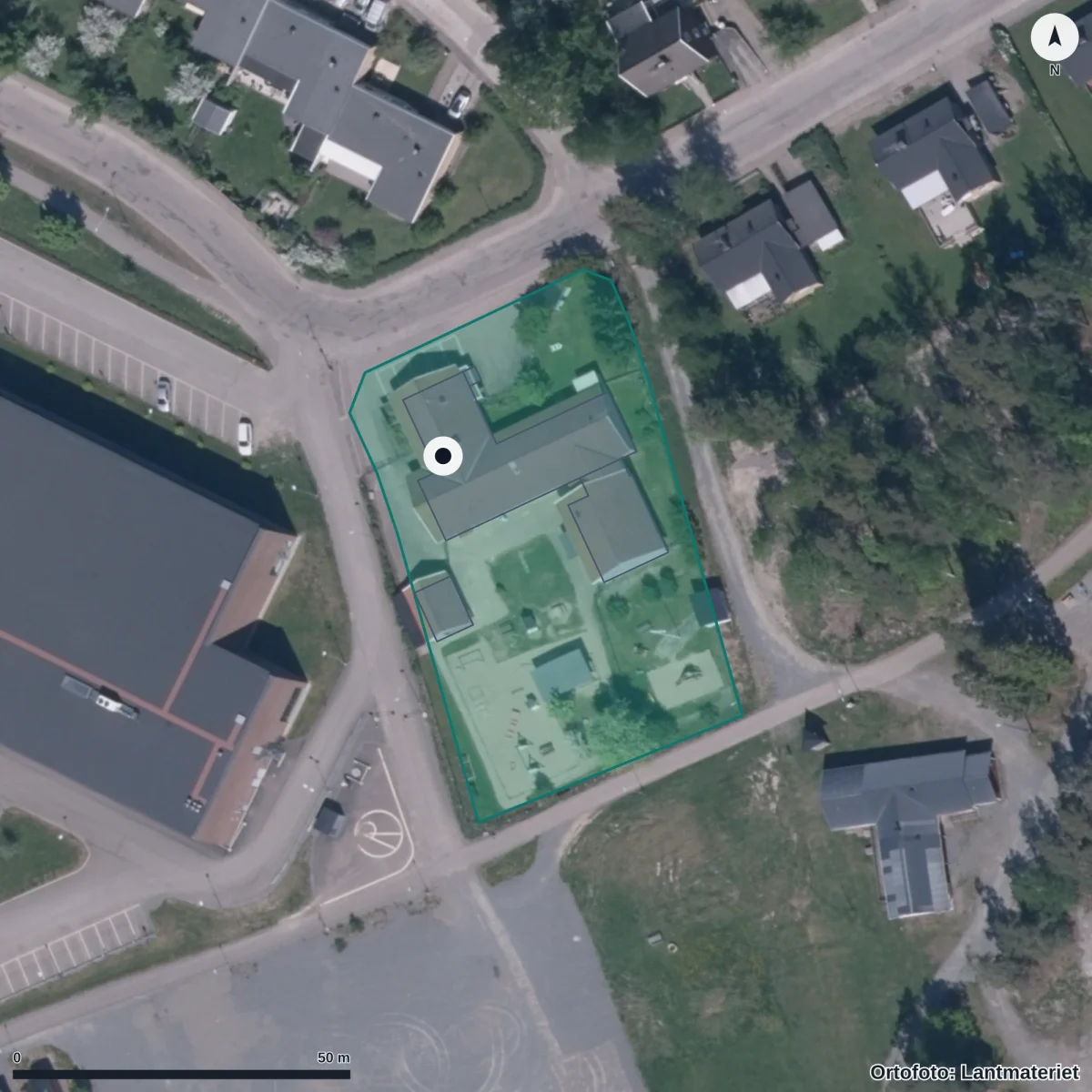 Flygbild över Förskolan Eldflugan, ortofoto från Lantmäteriet