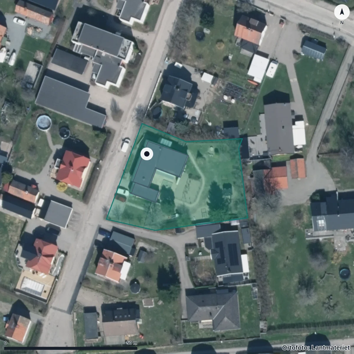Flygbild över Abrakadabra Förskola, ortofoto från Lantmäteriet