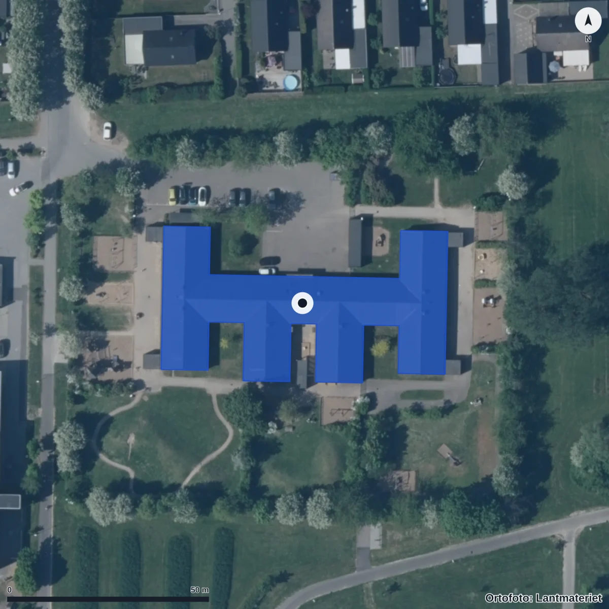 Flygbild över Mellanvångens Förskola, ortofoto från Lantmäteriet