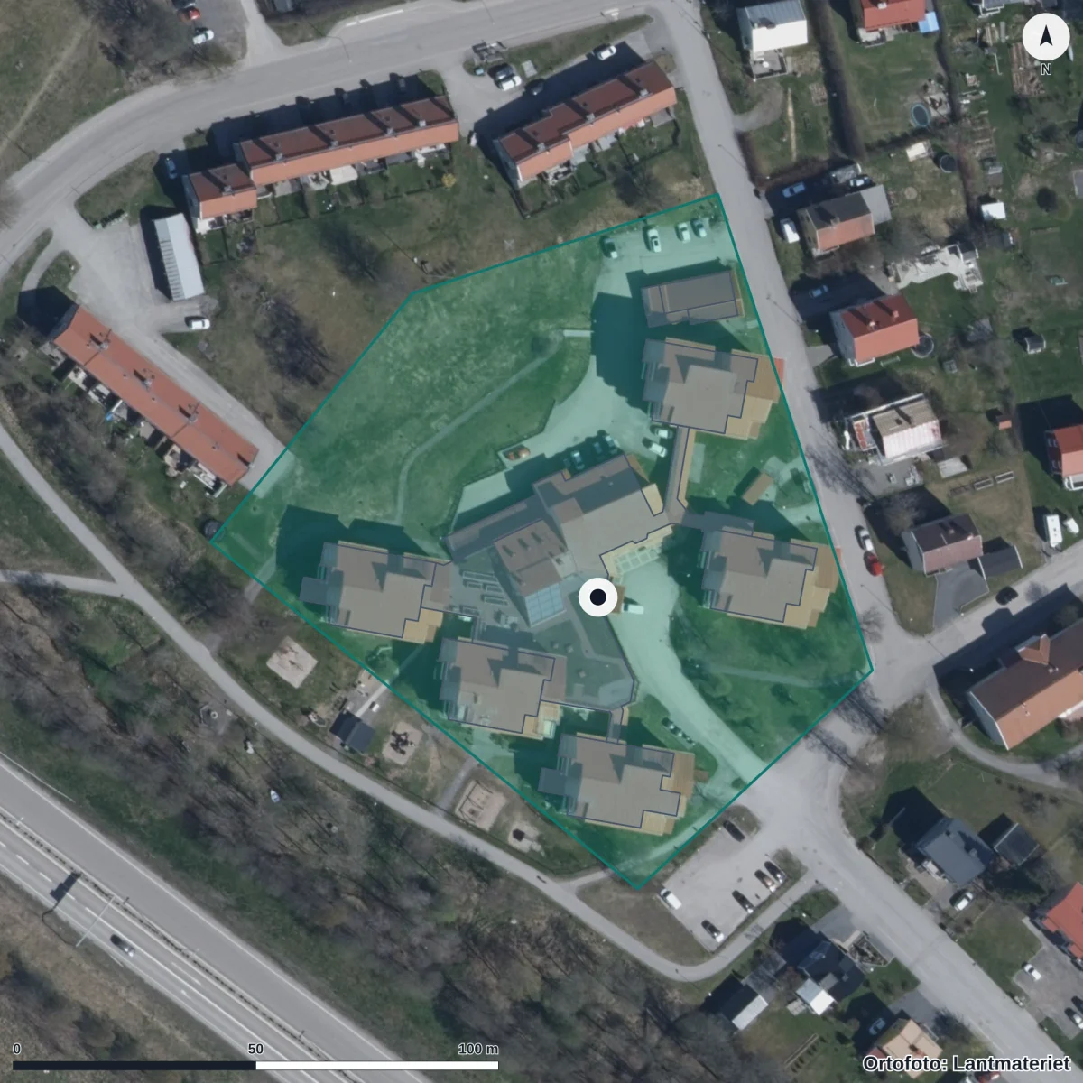 Flygbild över Älandsbro Förskola, ortofoto från Lantmäteriet